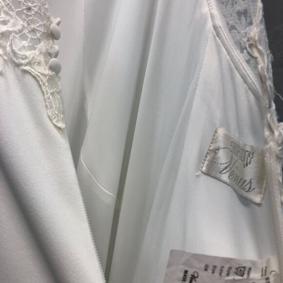 New Ivory Wedding Dress, Crepe Simple Elegant, Comfortable Keyhole Back Backless - Picture 9 of 11